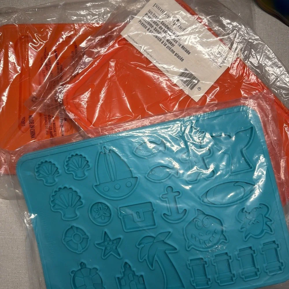 Pampered Chef Cookie Mold, Spoon Mold & ICE CREAM SANDWICH MAKER Silicone Lot